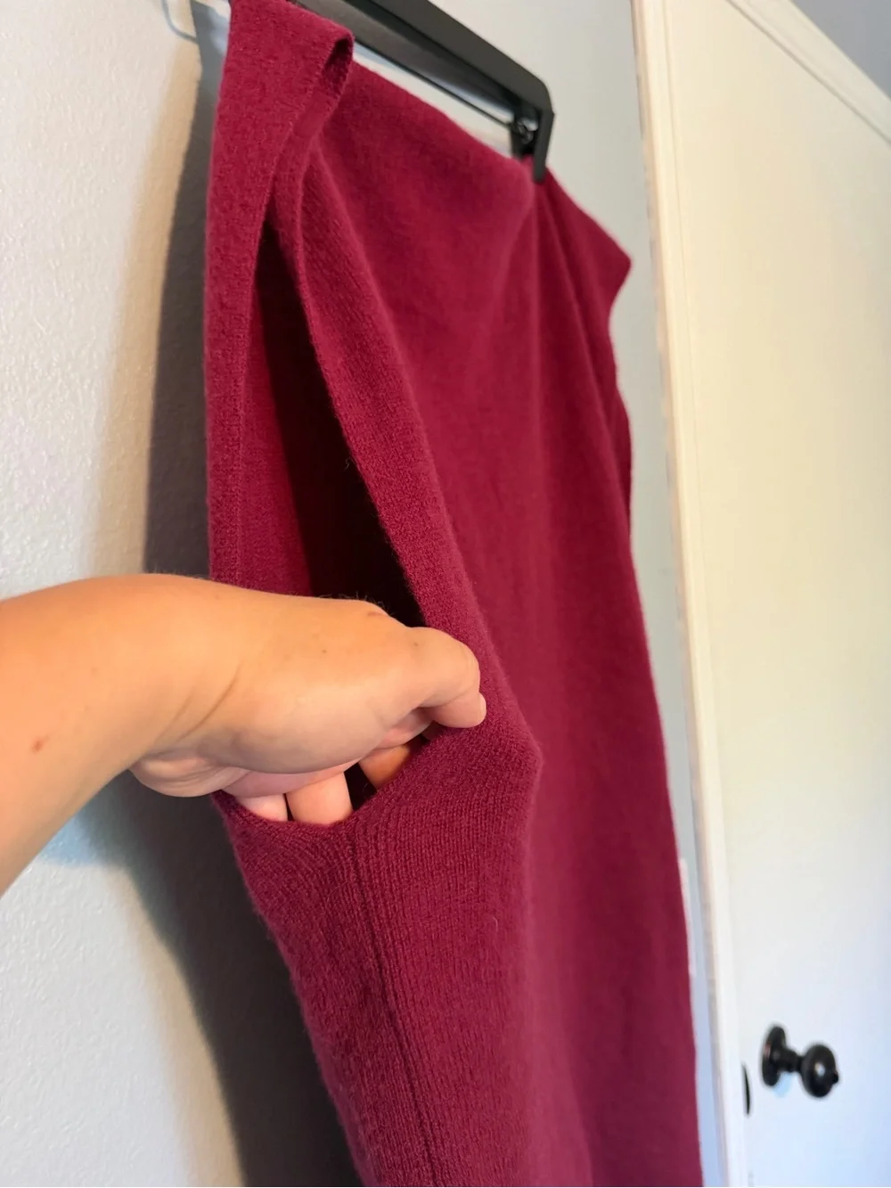 Women's Midi Knit 100% cashmere wrap in burgundy